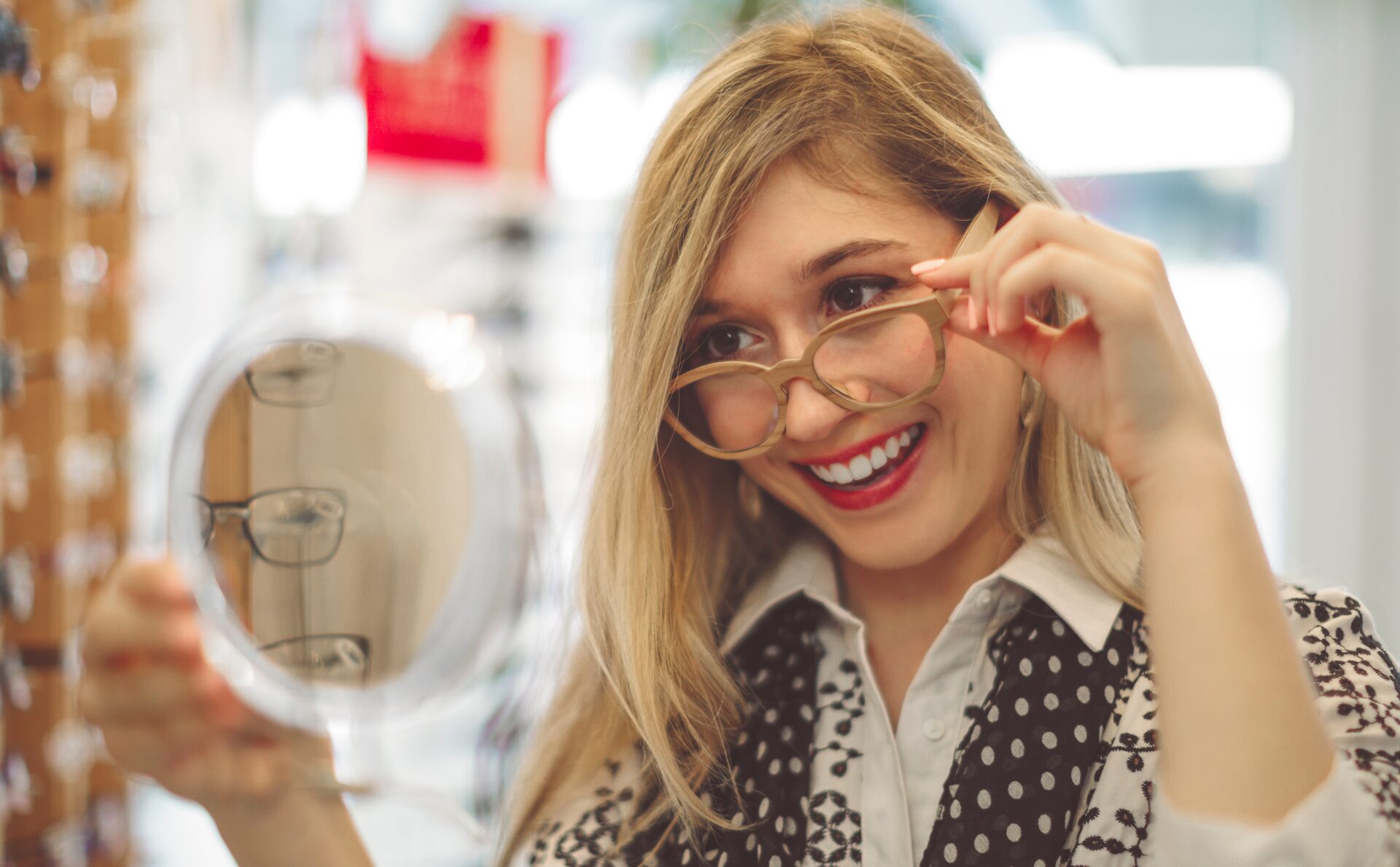 Prillide valikul pööratakse sageli enim tähelepanu kahele asjale: õigetele dioptritele ja sobivale välimusele. Mõlemad on olulised, kuid hea nägemine ei sõltu a